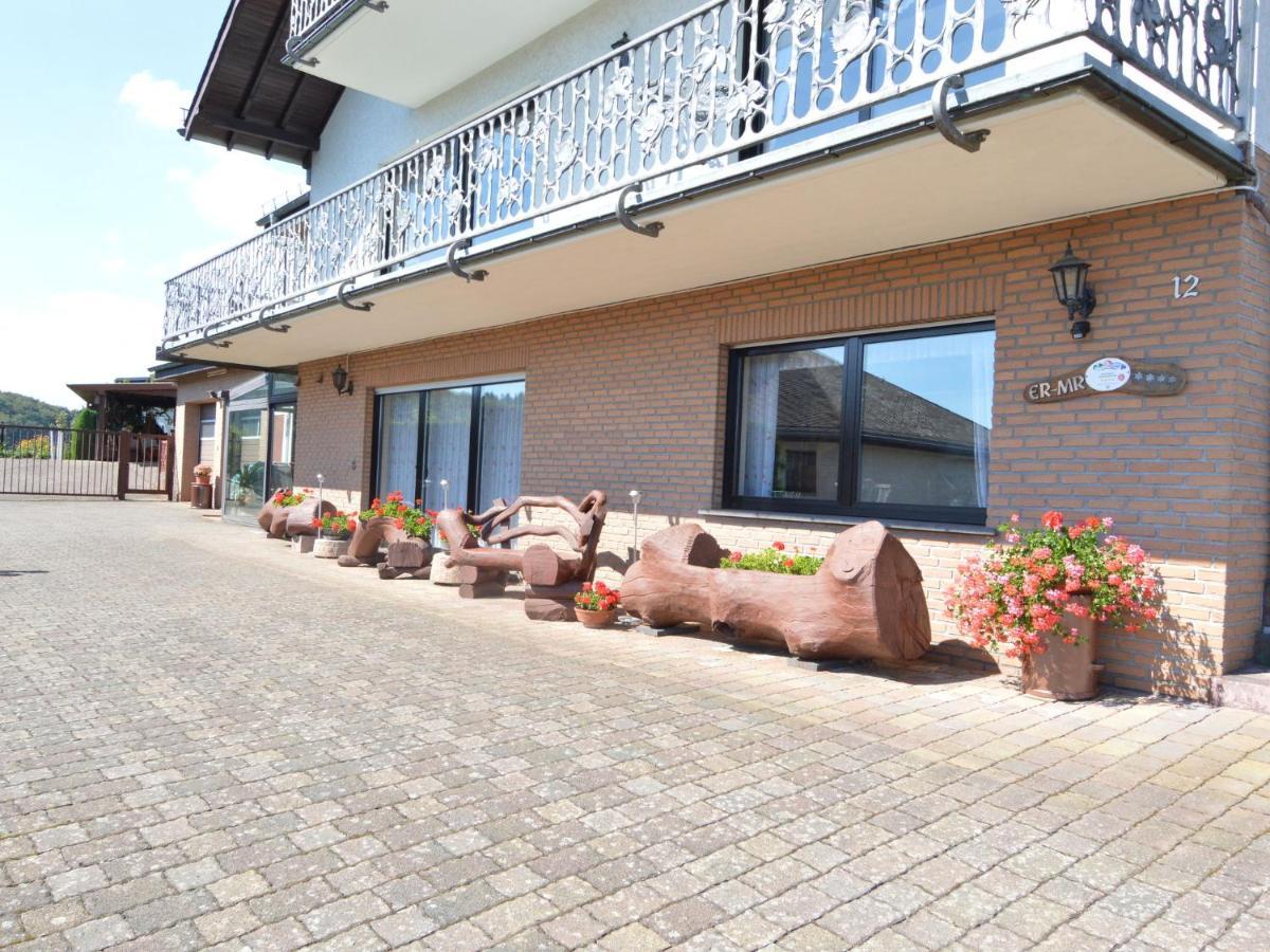 Lirstal Apartment In Eifel With Children S Playground المظهر الخارجي الصورة