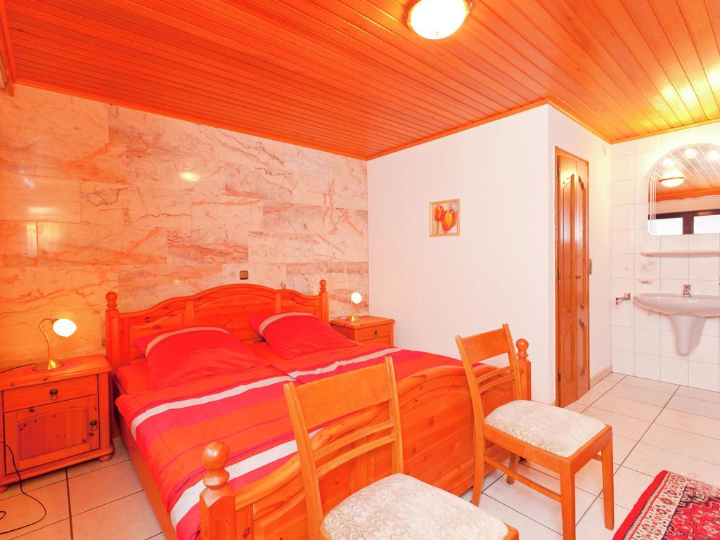 Lirstal Apartment In Eifel With Children S Playground المظهر الخارجي الصورة